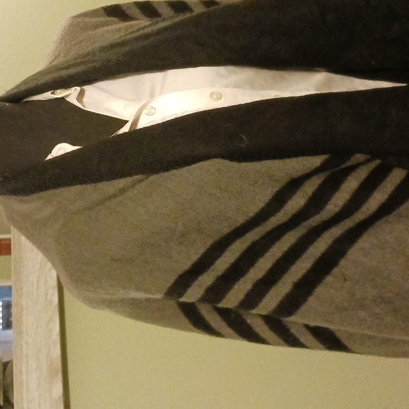 SPECIAL 2/$25 BB Dakota reversible poncho - Picture 2 of 7